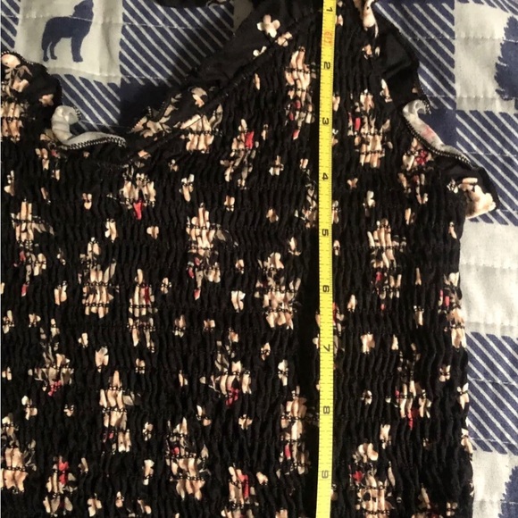 Tilly's Ivy + Main women large lettuce black w floral print cropped top - Picture 6 of 6